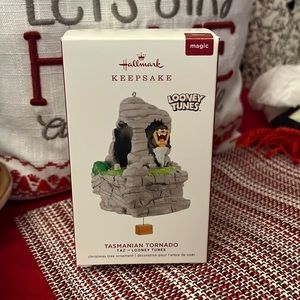 2019 Hallmark Keepsake Looney Tunes “Tasmanian Tornado” Ornament